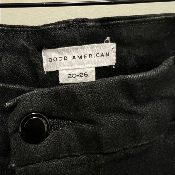 Good American - Always Fit - One-Size-Fits-Four Design - Picture 9 of 11
